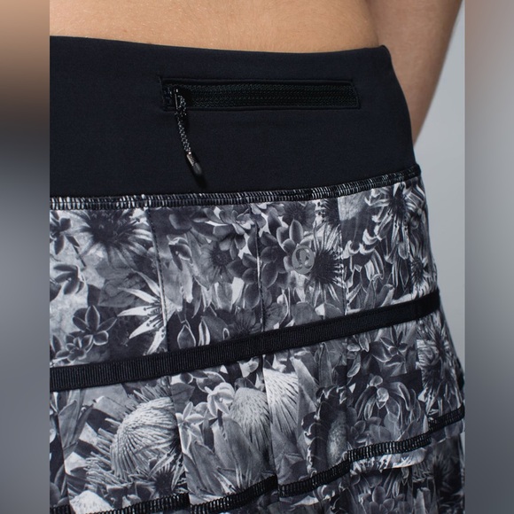 Lululemon Run: Pace Setter Skirt 4wayStretch Flowabunga Black Angel Wing Size 2 - Picture 7 of 13